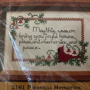 Vintage New Old stock Creative Circle Crewel Stitchery Kit-Pleasant Memories